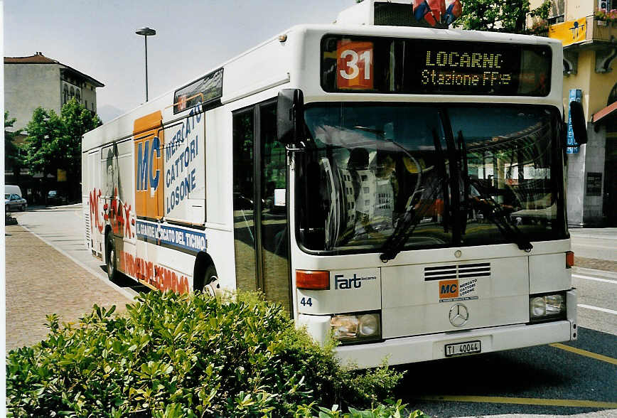 (054'815) - FART Locarno - Nr. 44/TI 40'044 - Mercedes am 23. Juli 2002 beim Bahnhof Locarno