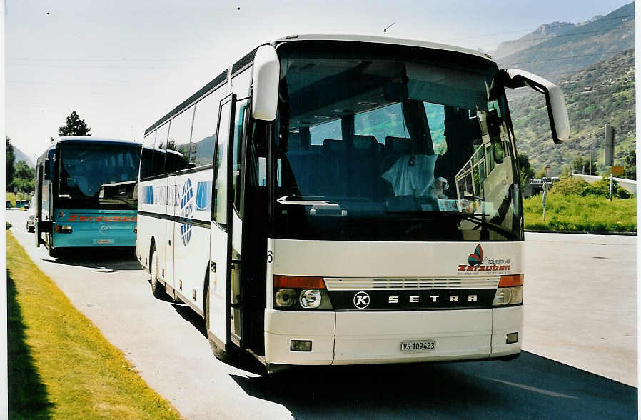 (054'830) - Zerzuben, Visp-Eyholz - Nr. 6/VS 109'423 - Setra am 23. Juli 2002 in Visp, Garage