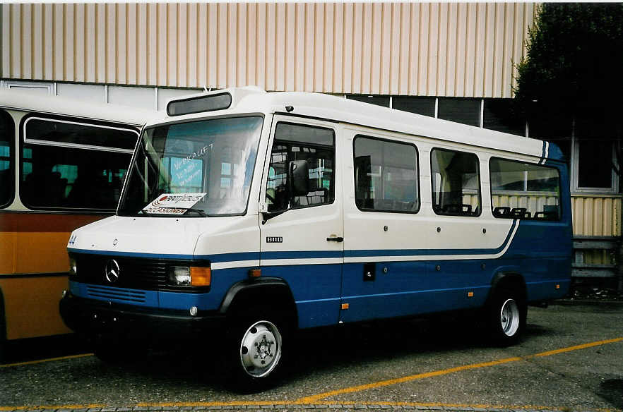 (055'824) - VMCV Clarens - Nr. 44 - Mercedes/Moser am 31. August 2002 in Biel, Rattinbus