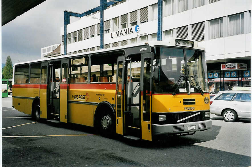 (056'001) - Brem, Wlflinswil - Nr. 5/AG 6024 - Volvo/Lauber am 11. September 2002 beim Bahnhof Aarau