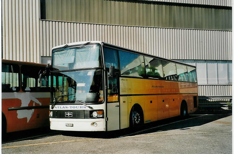 (056'308) - Atlas-Tours, Rothenburg - LU 185'201 - Van Hool am 30. September 2002 in Biel, Rattinbus