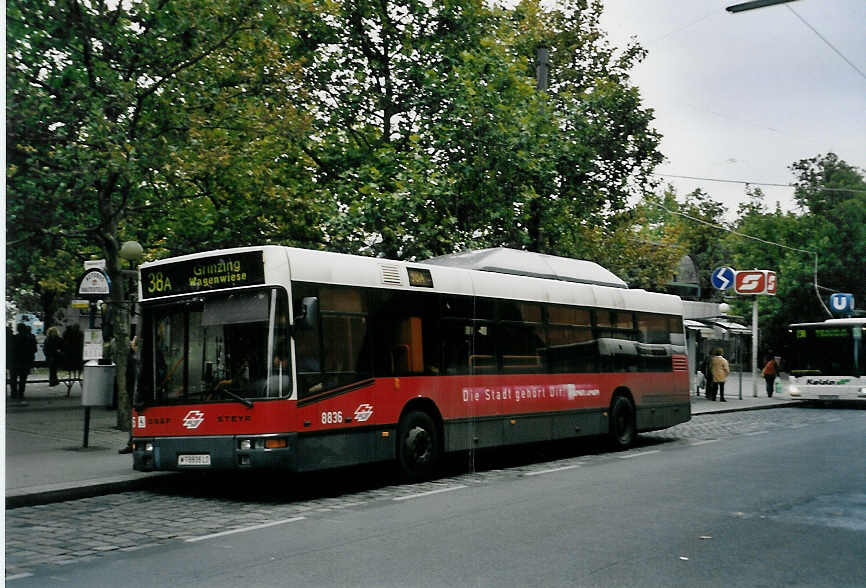 (056'616) - Wiener Linien - Nr. 8836/W 8836 LO - Grf/Steyr am 9. Oktober 2002 in Wien, Heiligenstadt