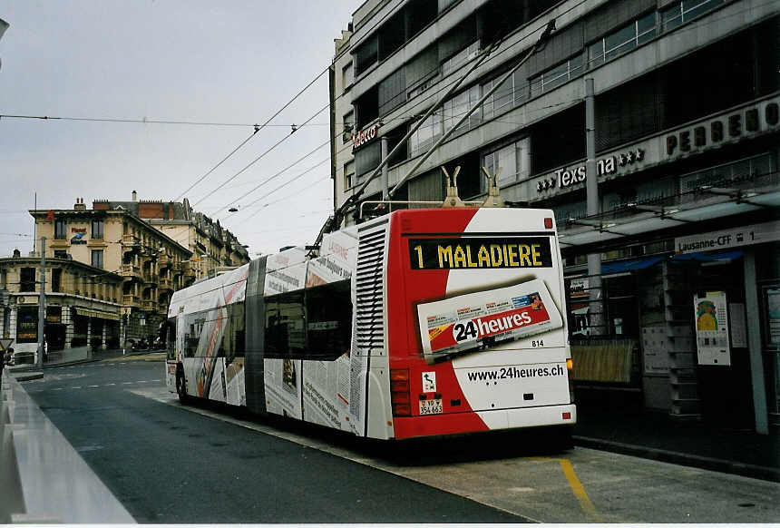 (059'119) - TL Lausanne - Nr. 814/VD 354'663 - Neoplan Gelenkduobus am 16. Mrz 2003 beim Bahnhof Lausanne