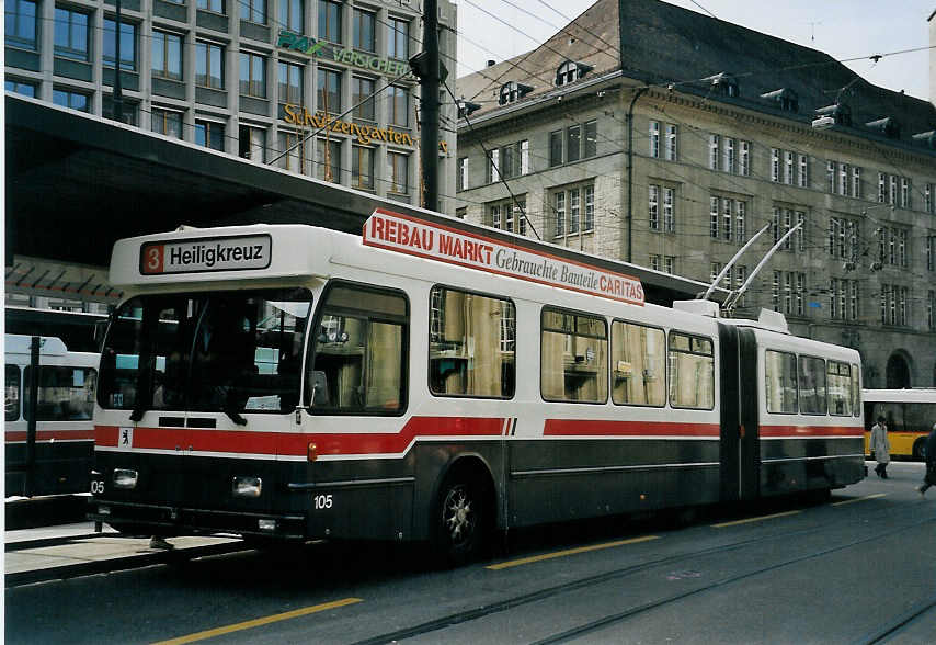 (059'412) - VBSG St. Gallen - Nr. 105 - Saurer/Hess Gelenktrolleybus am 29. Mrz 2003 beim Bahnhof St. Gallen