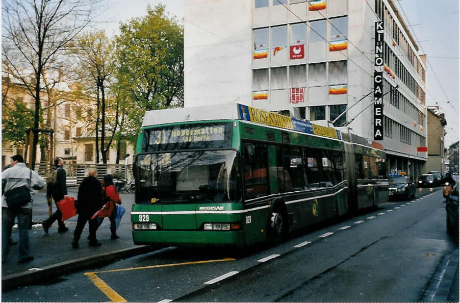 (059'703) - BVB Basel - Nr. 929 - Neoplan Gelenktrolleybus am 10. April 2003 in Basel, Claraplatz