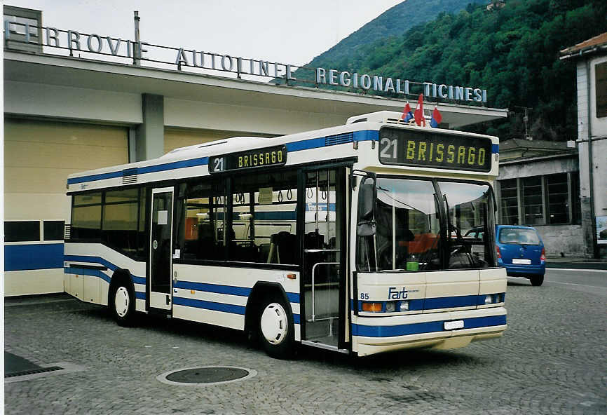 (060'303) - FART Locarno - Nr. 85/TI 308'885 - Neoplan am 26. Mai 2003 in Locarno, Deposito