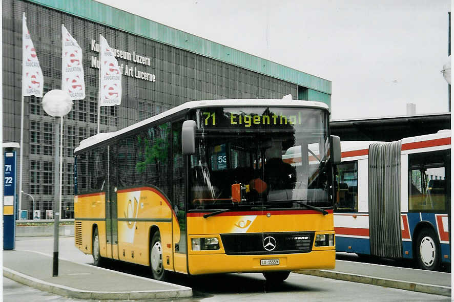 (060'420) - Bucheli, Kriens - Nr. 26/LU 15'559 - Mercedes am 26. Mai 2003 beim Bahnhof Luzern