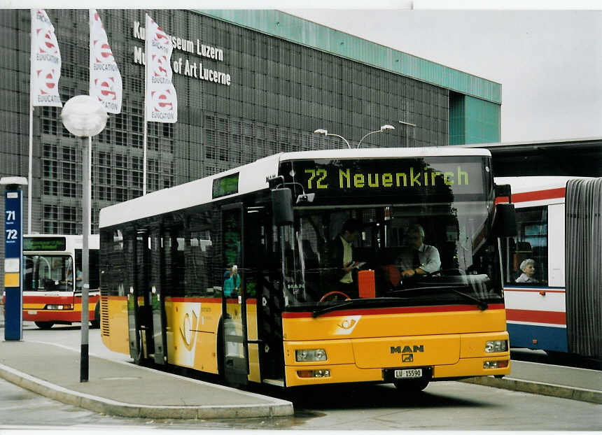 (060'432) - Stirnimann, Neuenkirch - LU 15'590 - MAN am 26. Mai 2003 beim Bahnhof Luzern