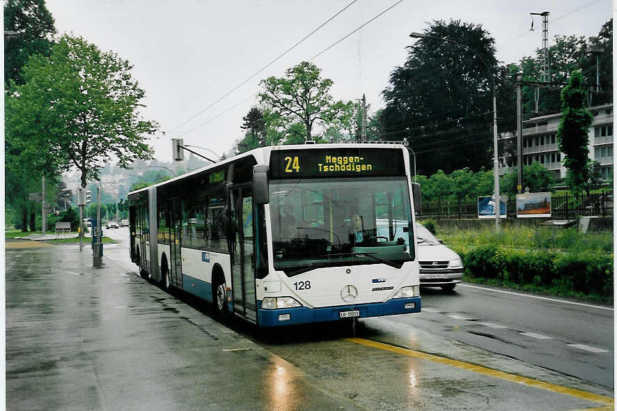 (060'520) - VBL Luzern - Nr. 128/LU 15'013 - Mercedes am 26. Mai 2003 in Luzern, Verkehrshaus