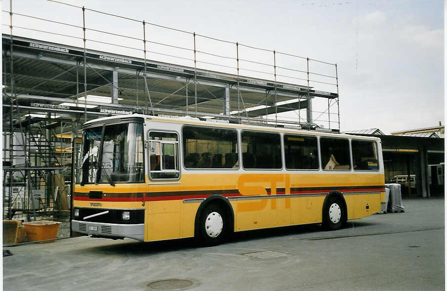 (061'602) - STI Thun - Nr. 4/BE 26'805 - Volvo/Lauber (ex TSG Blumenstein Nr. 5) am 17. Juli 2003 in Thun, Garage