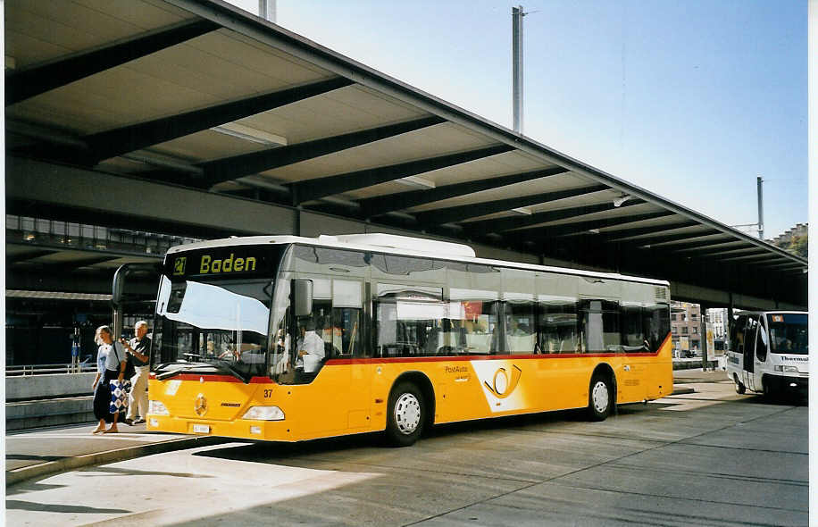 (061'617) - Steffen, Remetschwil - Nr. 37/AG 8987 - Mercedes am 19. Juli 2003 beim Bahnhof Baden