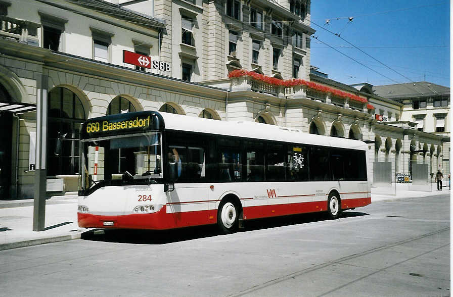 (061'715) - WV Winterthur - Nr. 284/ZH 719'284 - Solaris am 19. Juli 2003 beim Hauptbahnhof Winterthur