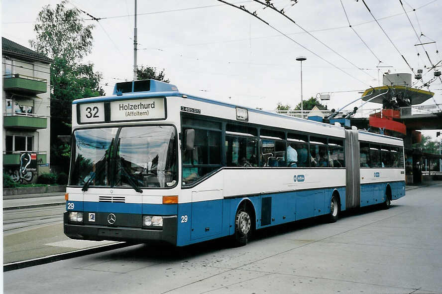 (062'115) - VBZ Zrich - Nr. 29 - Mercedes Gelenktrolleybus am 29. Juli 2003 in Zrich, Bucheggplatz