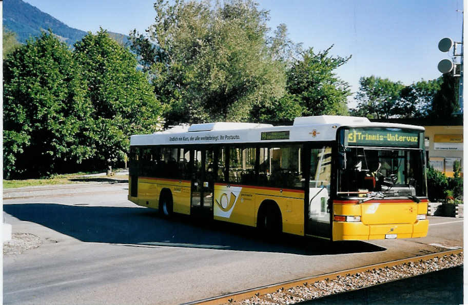 (062'228) - Dnser, Trimmis - GR 5865 - Volvo/Hess am 30. Juli 2003 beim Bahnhof Untervaz