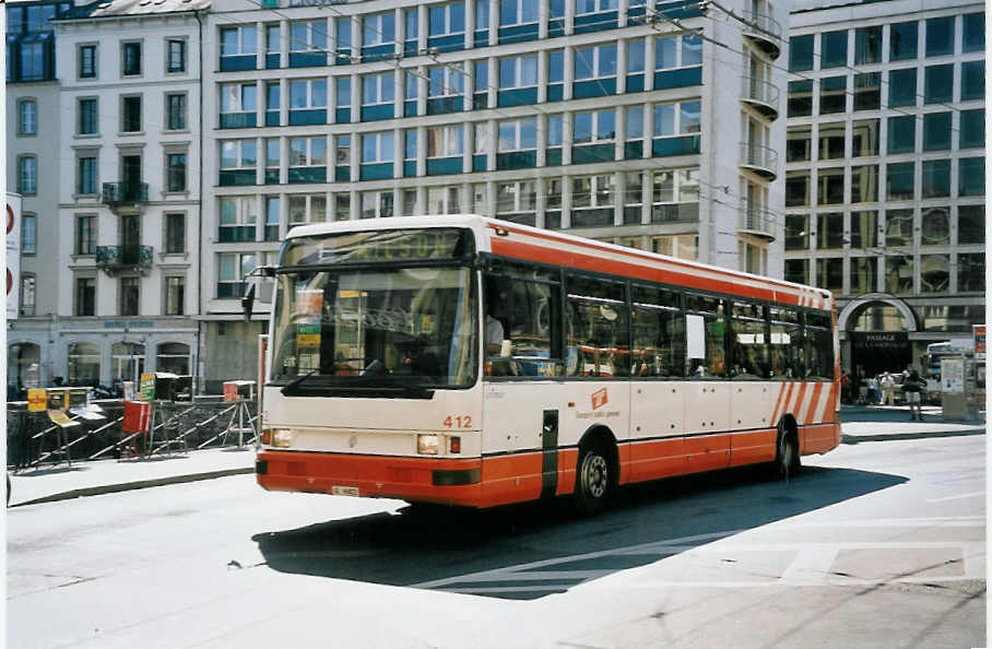 (062'505) - TPG Genve - Nr. 412/GE 96'822 - Renault am 4. August 2003 in Genve, Bel-Air