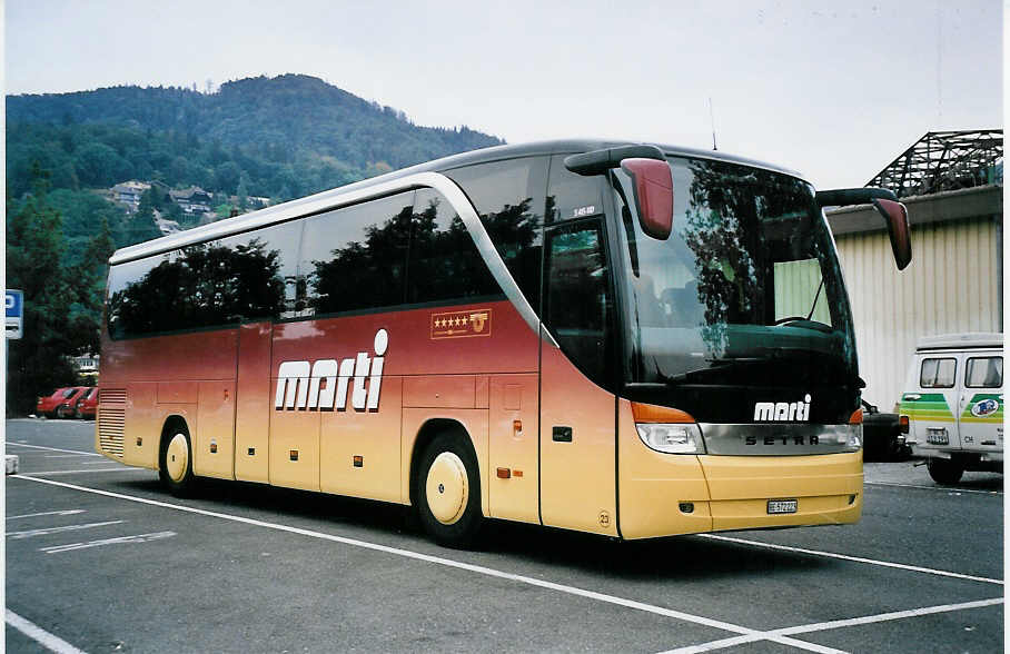 (063'302) - Marti, Kallnach - Nr. 23/BE 572'223 - Setra am 5. September 2003 in Thun, Seestrasse