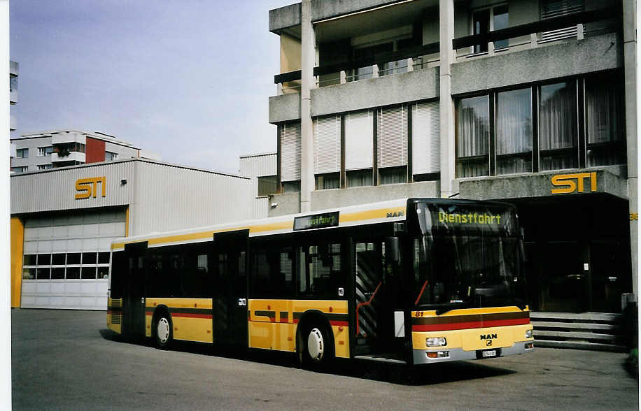 (063'626) - STI Thun - Nr. 81/BE 543'381 - MAN am 28. September 2003 in Thun, Garage