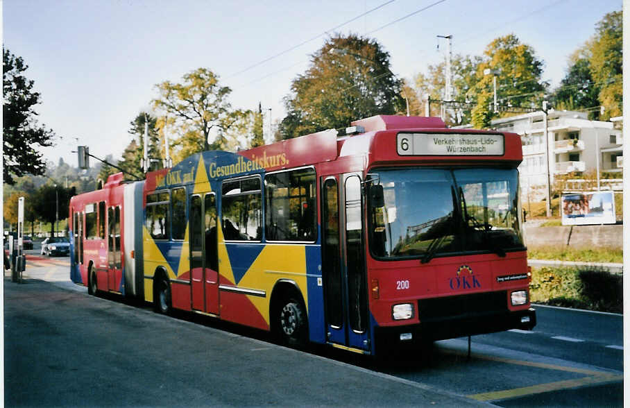 (064'024) - VBL Luzern - Nr. 200 - NAW/Hess Gelenktrolleybus am 11. Oktober 2003 in Luzern, Verkehrshaus