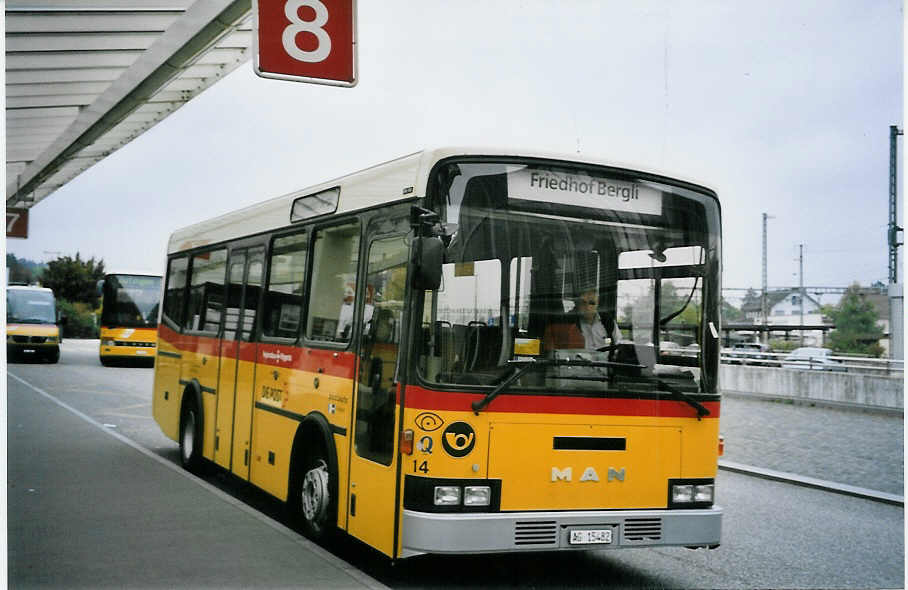 (064'111) - Tschannen, Zofingen - Nr. 14/AG 15'482 - MAN/Lauber am 12. Oktober 2003 beim Bahnhof Zofingen