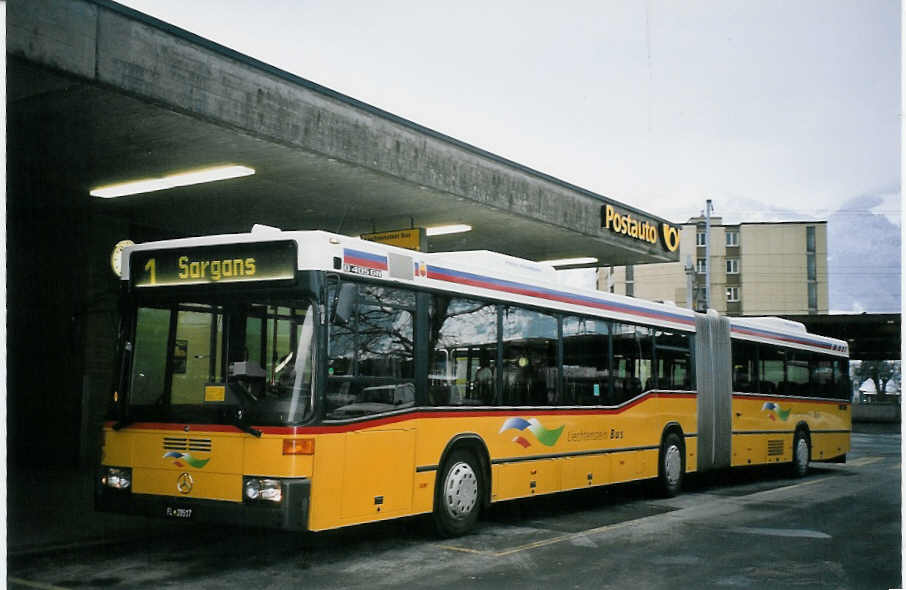 (065'108) - Aus Liechtenstein: Matt, Mauren - Nr. 17/FL 28'517 - Mercedes (ex Frommelt, Vaduz) am 1. Januar 2004 beim Bahnhof Sargans