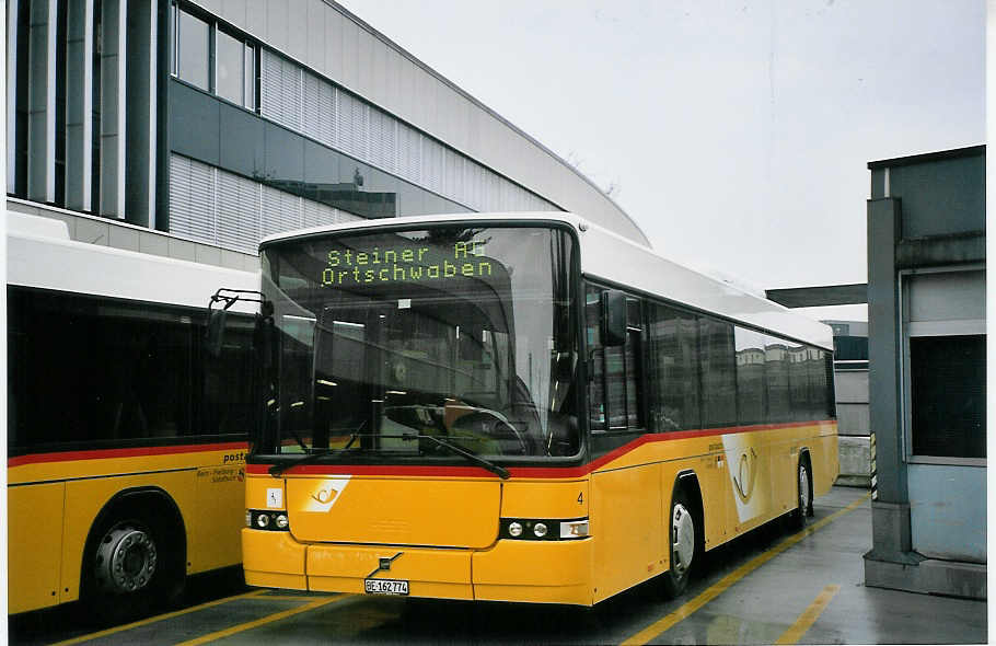 (065'124) - Steiner, Ortschwaben - Nr. 4/BE 162'774 - Volvo/Hess am 18. Januar 2004 in Bern, Postautostation