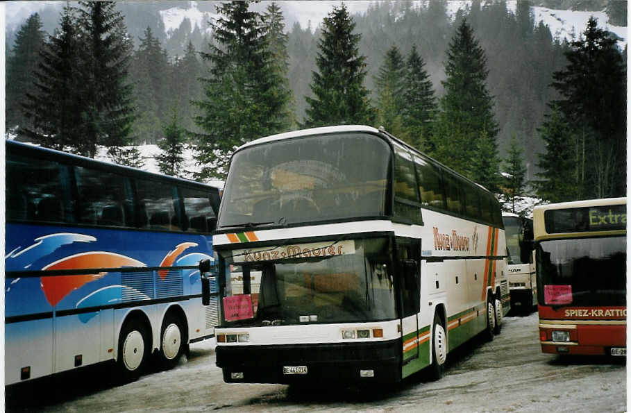 (065'327) - Kunz+Maurer, Burgistein - Nr. 14/BE 441'014 - Neoplan am 7. Februar 2004 in Adelboden, Unter dem Birg