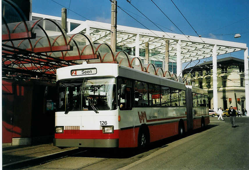 (065'523) - WV Winterthur - Nr. 126 - Saurer/FHS Gelenktrolleybus am 16. Februar 2004 beim Hauptbahnhof Winterthur