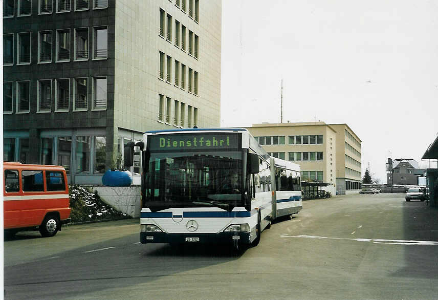 (065'726) - ZVB Zug - Nr. 2/ZG 3352 - Mercedes/Hess am 28. Februar 2004 in Zug, Garage