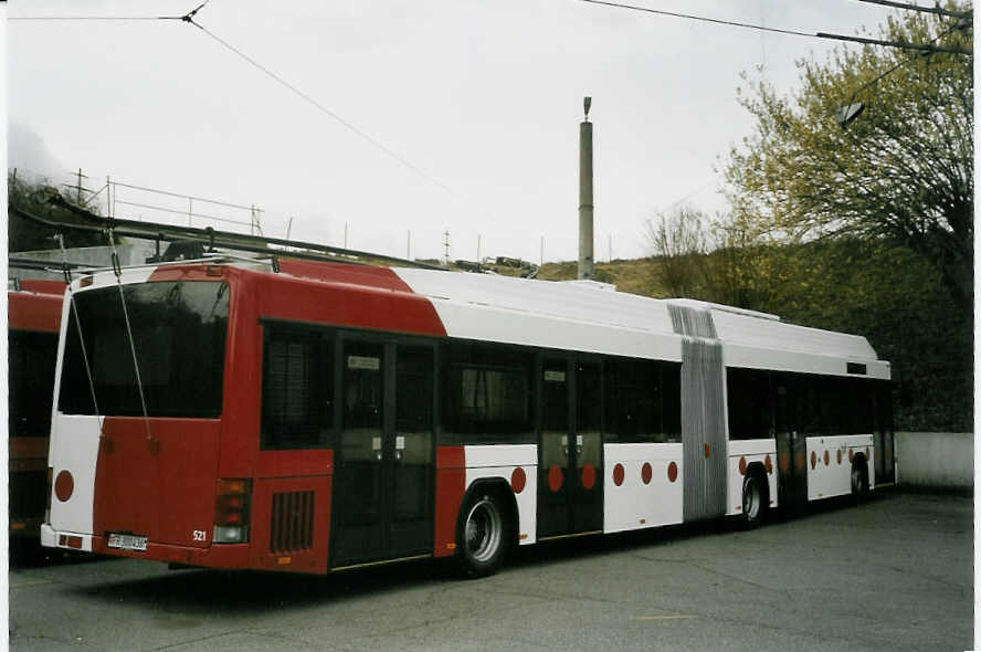 (066'124) - TPF Fribourg - Nr. 521/FR 300'436 - MAN/Hess Gelenkduobus am 21. Mrz 2004 in Fribourg, Garage