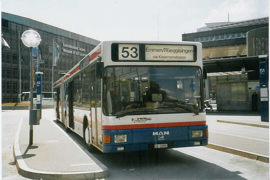 (067'734) - AAGR Rothenburg - Nr. 22/LU 15'050 - MAN am 23. Mai 2004 beim Bahnhof Luzern