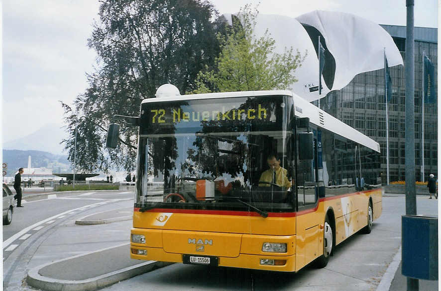 (067'807) - Stirnimann, Neuenkirch - Nr. 44/LU 15'506 - MAN am 23. Mai 2004 beim Bahnhof Luzern