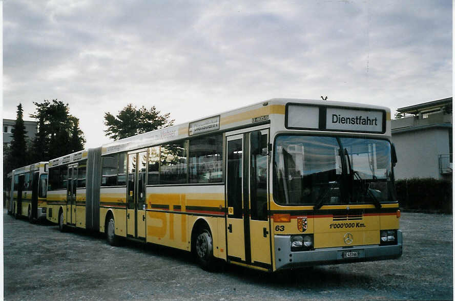 (068'017) - STI Thun - Nr. 63/BE 433'663 - Mercedes am 23. Mai 2004 in Thun, Garage