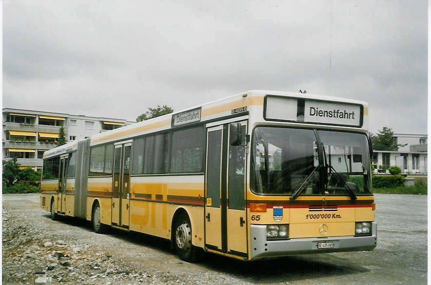 (068'133) - STI Thun - Nr. 65/BE 435'065 - Mercedes am 4. Juni 2004 in Thun, Garage