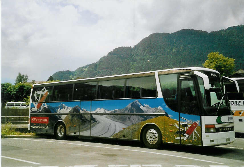 (068'710) - Ruffiner, Turtmann - VS 68'136 - Setra am 20. Juni 2004 beim Bahnhof Interlaken West