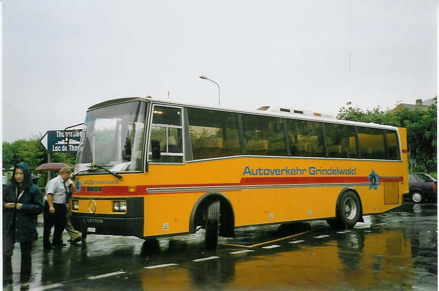 (068'713) - AVG Grindelwald - Nr. 22/BE 92'977 - Vetter am 20. Juni 2004 beim Bahnhof Interlaken West