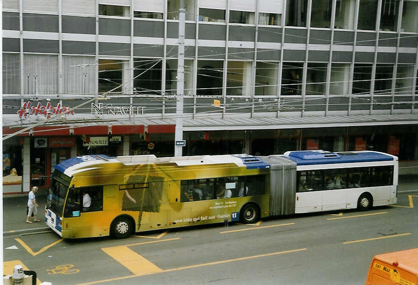 (069'108) - TL Lausanne - Nr. 549/VD 1520 - Van Hool am 8. Juli 2004 in Lausanne, Place Riponne