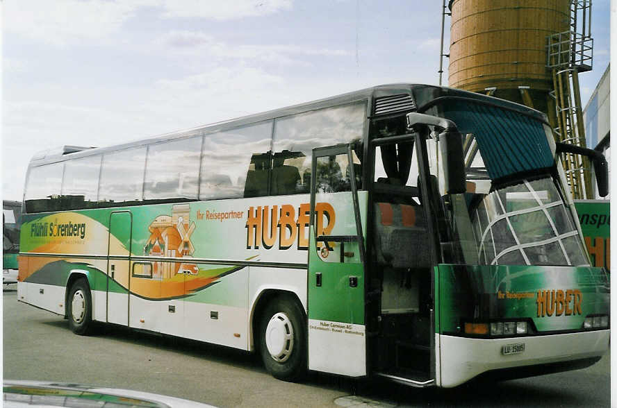 (069'335) - Huber, Entlebuch - LU 15'005 - Neoplan am 10. Juli 2004 in Ruswil, Garage