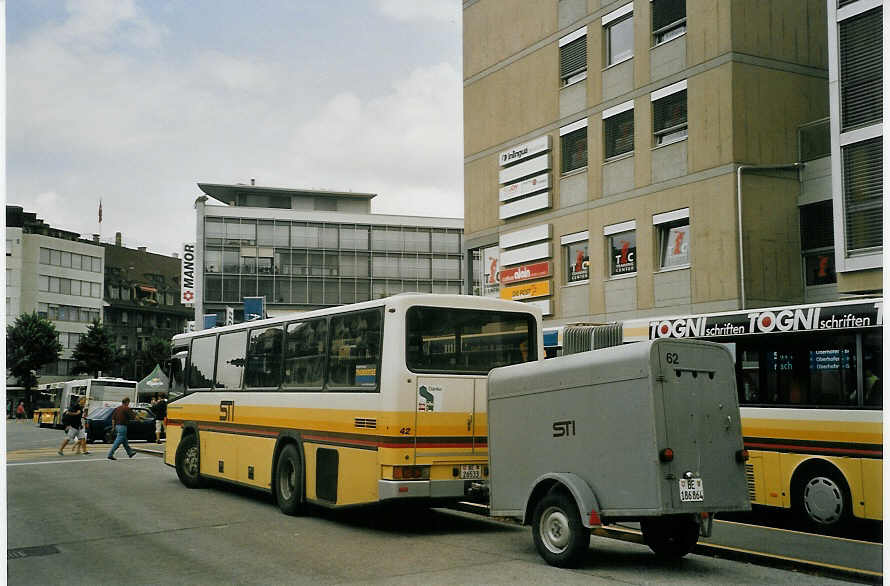 (069'917) - STI Thun - Nr. 42/BE 26'533 - NAW/R&J (ex ATGH Heiligenschwendi Nr. 3) am 6. August 2004 beim Bahnhof Thun