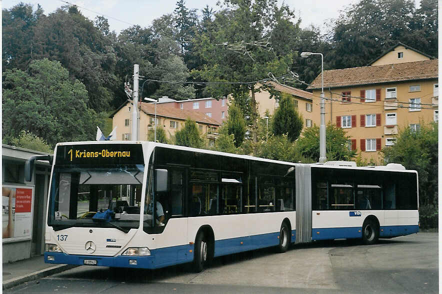 (070'302) - VBL Luzern - Nr. 137/LU 199'437 - Mercedes am 21. August 2004 in Luzern, Maihof