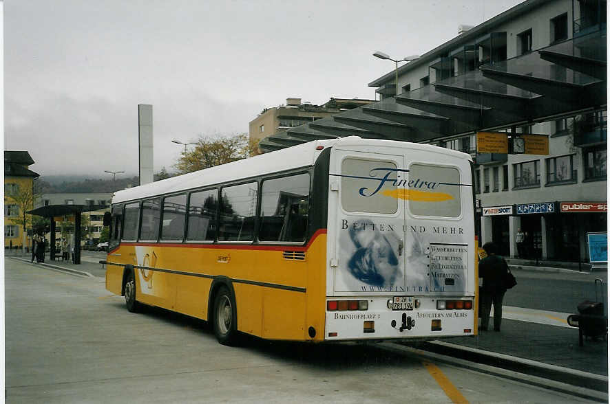 (071'904) - PostAuto Zrich - Nr. 55/ZH 781'194 - Mercedes/R&J (ex P 25'355) am 9. Oktober 2004 beim Bahnhof Affoltern