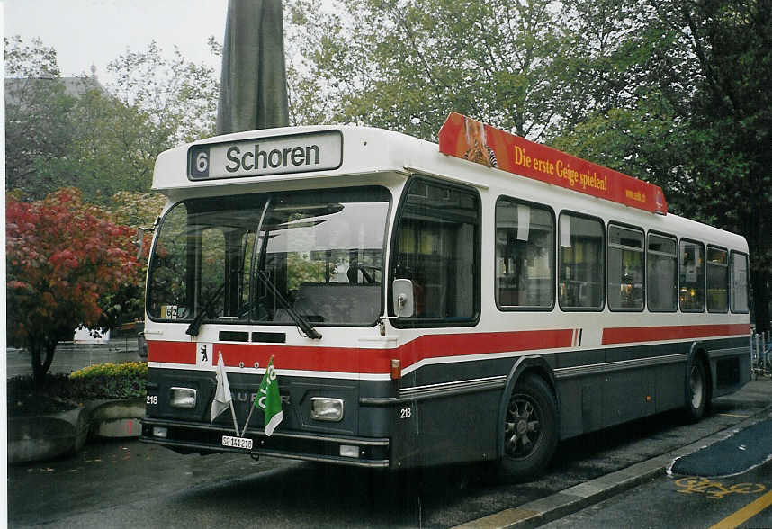 (071'915) - VBSG St. Gallen - Nr. 218/SG 141'218 - Saurer/Hess am 11. Oktober 2004 beim Bahnhof St. Gallen