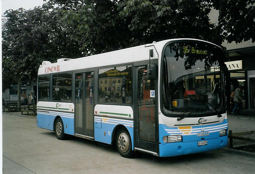 (072'116) - RTB Altsttten - Nr. 10/SG 145'205 - Iveco am 11. Oktober 2004 beim Bahnhof Wil (Einsatz BOS)