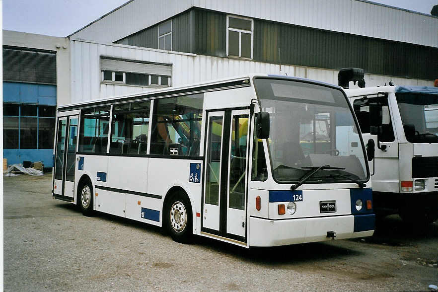 (074'027) - TL Lausanne - Nr. 124 - Van Hool am 16. Januar 2005 in Biel, BTR