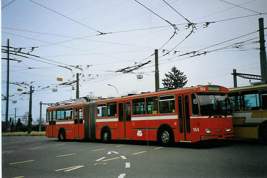 (074'218) - TN Neuchtel - Nr. 154 - FBW/Hess Gelenktrolleybus (ex Nr. 54) am 16. Januar 2005 in Marin, Dpt