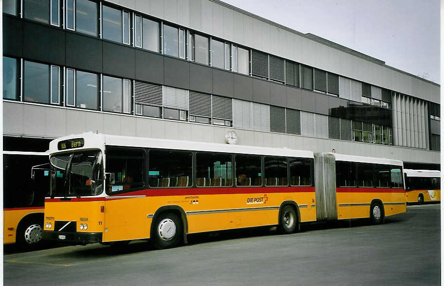 (074'429) - Steiner, Ortschwaben - Nr. 11/BE 433'818 - Volvo/R&J am 10. Februar 2005 in Bern, Postautostation