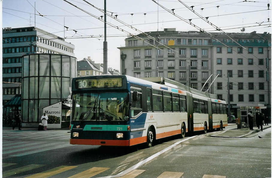 (074'915) - TPG Genve - Nr. 721 - NAW/Hess Doppelgelenktrolleybus (ex Nr. 709) am 24. Februar 2005 beim Bahnhof Genve