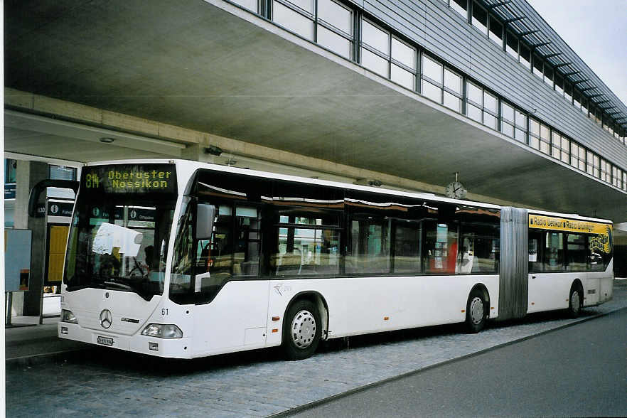 (075'833) - VZO Grningen - Nr. 61/ZH 691'894 - Mercedes am 31. Mrz 2005 beim Bahnhof Uster