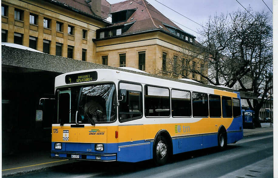 (076'231) - TC La Chaux-de-Fonds - Nr. 175/NE 41'817 - Volvo/Lauber am 23. April 2005 beim Bahnhof La Chaux-de-Fonds