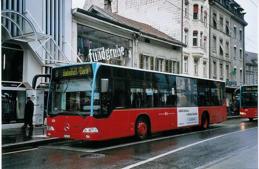 (076'411) - VB Biel - Nr. 123/BE 560'123 - Mercedes am 23. April 2005 in Biel, Zentralplatz