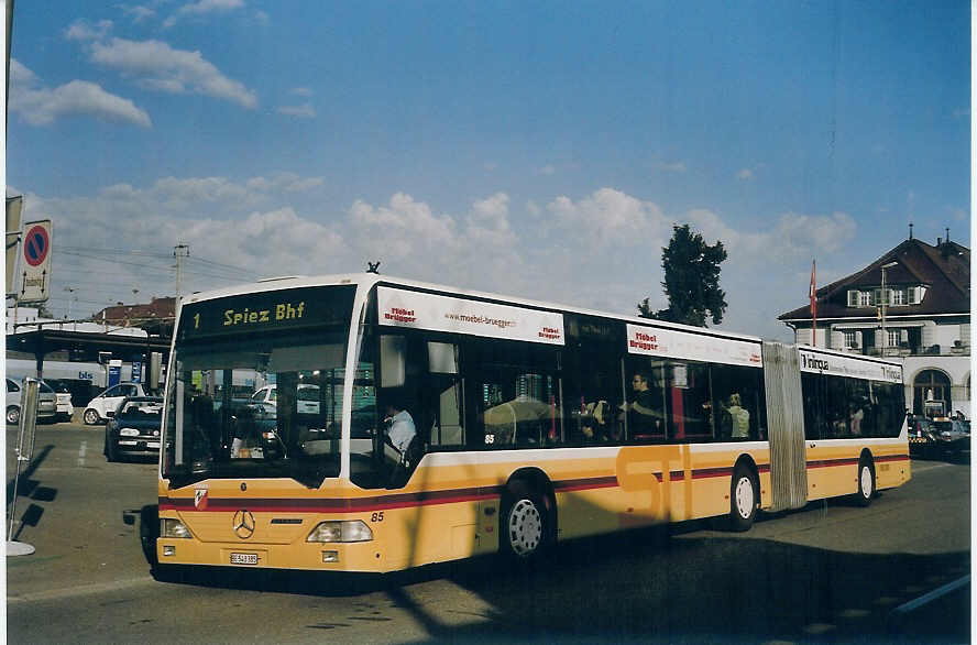 (077'414) - STI Thun - Nr. 85/BE 543'385 - Mercedes am 13. Juni 2005 beim Bahnhof Thun